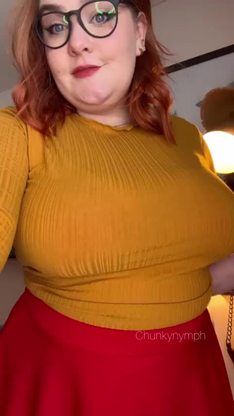 Velma is looking super breedable lately : video clip