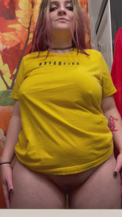 Thick girl titty drop! : video clip