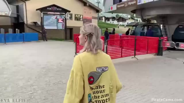 Can't Ask For A Better Girlfriend ! : video clip