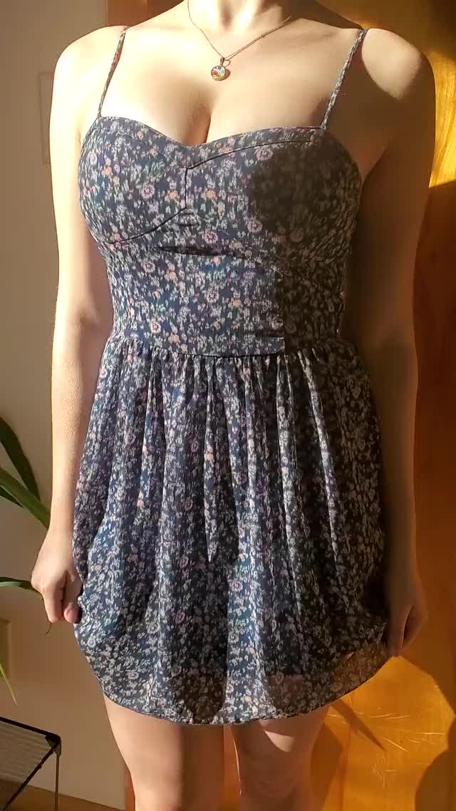 EVERY upvote gets a free nude. Try me (18f) : video clip