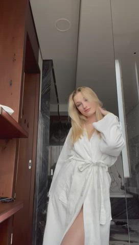 I need someone to join me here in bathroom. : video clip