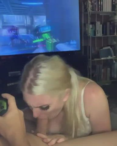 I didnt want to wait for him to finish his game, I just wanted to suck his cock 😘 : video clip