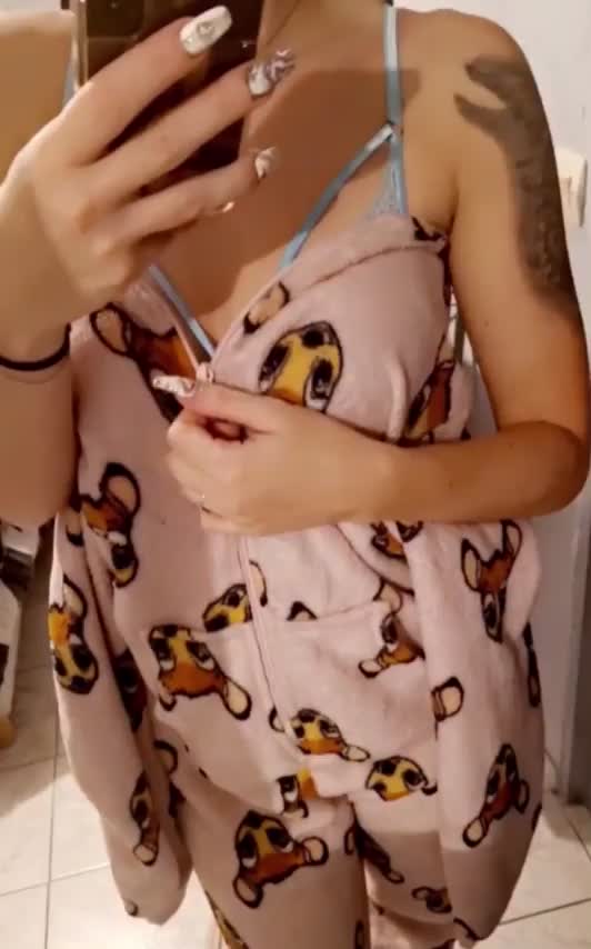 Still a teen but legal so here I am : video clip