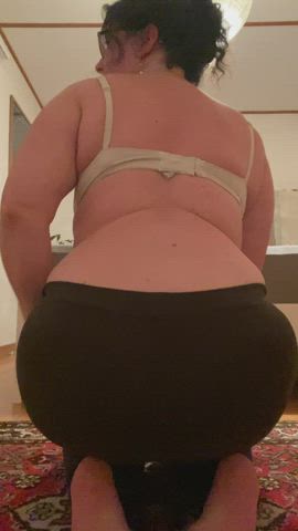 Do you have a thing for thick moms? : video clip