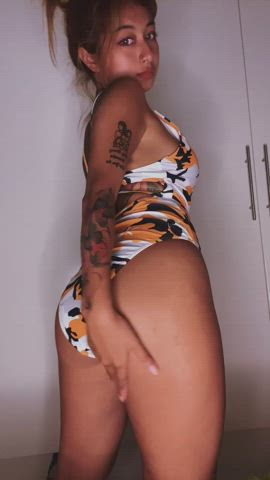 Am I thick? : video clip