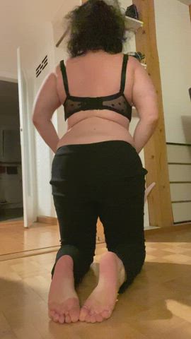 Thick thighs to make your d/ick rise : video clip