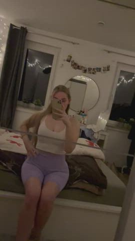 push me on the bed and do what you want : video clip