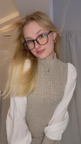 Cute outfit check, I know you want to see more of what's underneath lol. : video clip