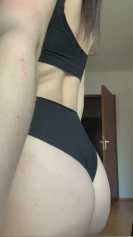 Secret footage of me dressing this morning :P : video clip