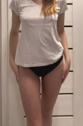 are any older men here into young latinas??💘 : video clip