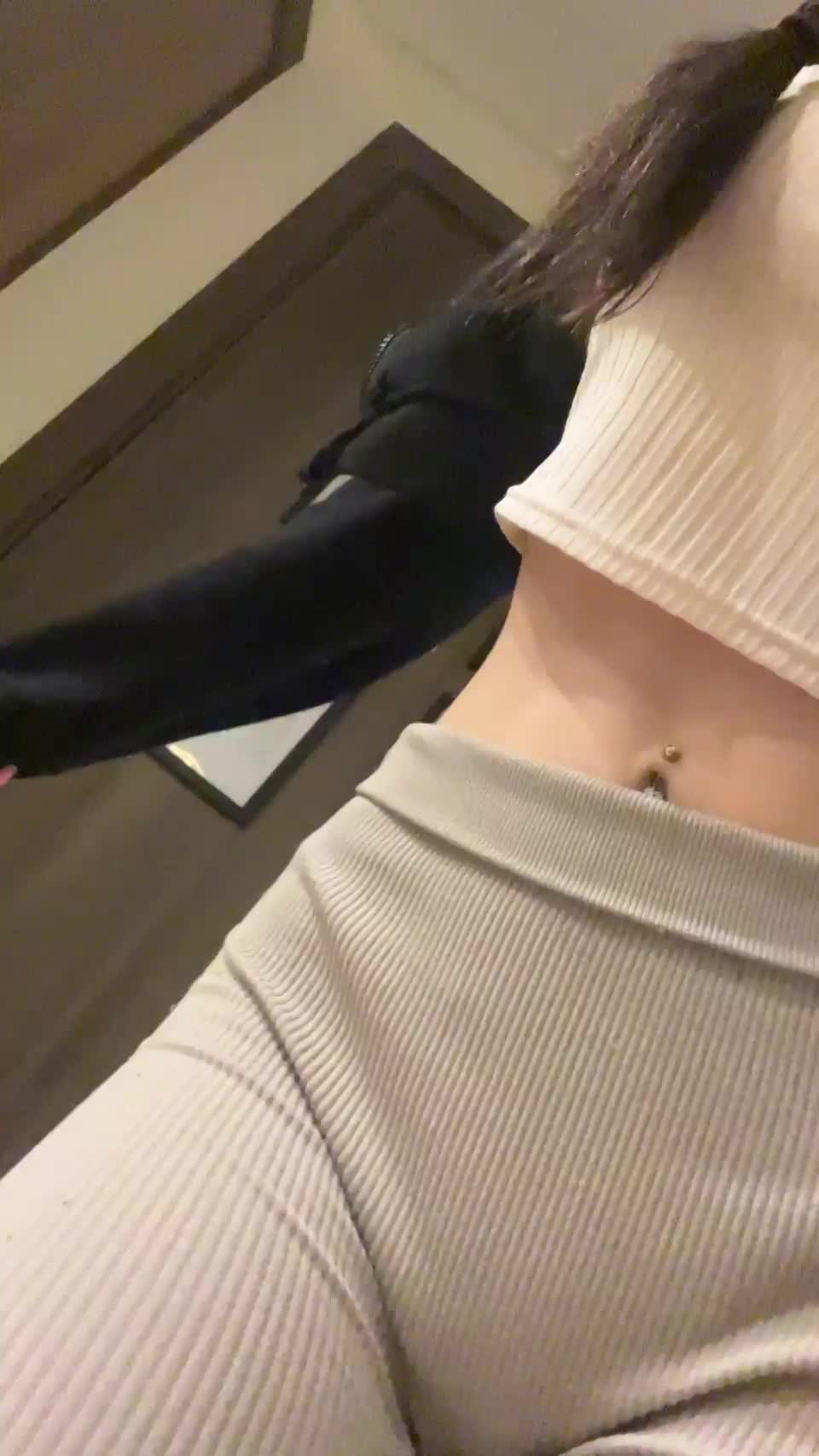 does my pale body turn you on : video clip