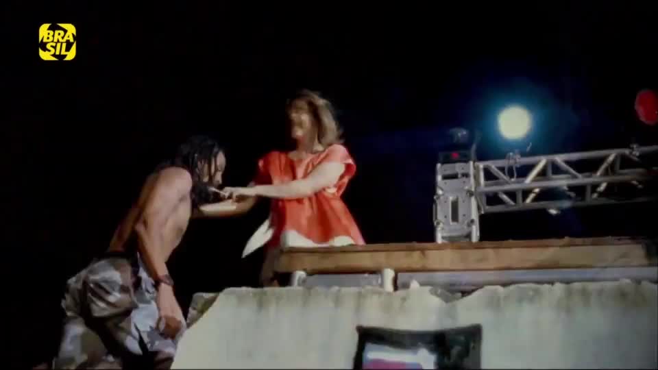 Letícia Colin very nude in a hot party - in brazilian film Bonitinha, Mas Ordinária (2013) : video clip