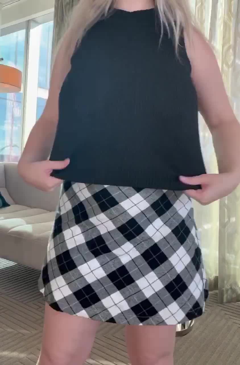 I’m that shy girl in the back of your class ;) : video clip