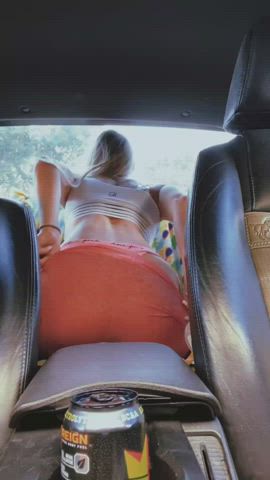 [GIF] Quick orgasm by the side of the road : video clip
