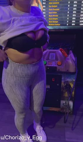 Had some fun with the Big Buck Hunter [gif] : video clip