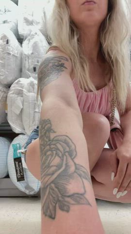 Picking out a new bedspread [gif] : video clip