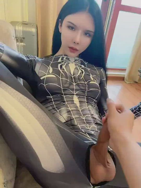 Stroke her super cock : video clip