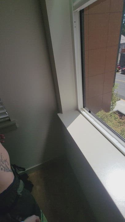 This window is gonna see a lot of action : video clip