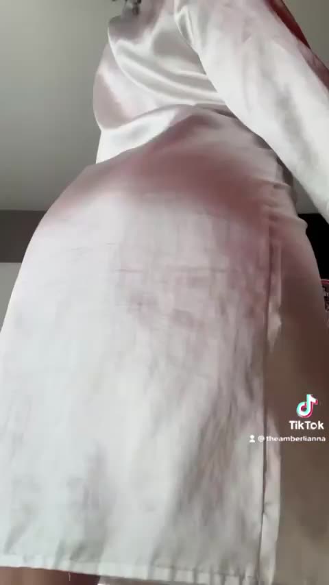Real booties jiggle!! : video clip