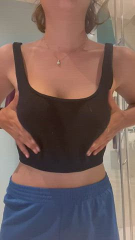 I love playing with my boobs : video clip