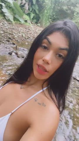 wet and jiggly : video clip