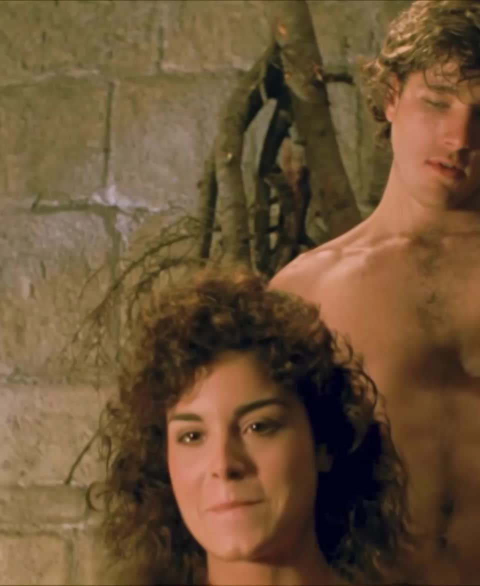 Betsy Russell - Out of Control (1985) : video clip