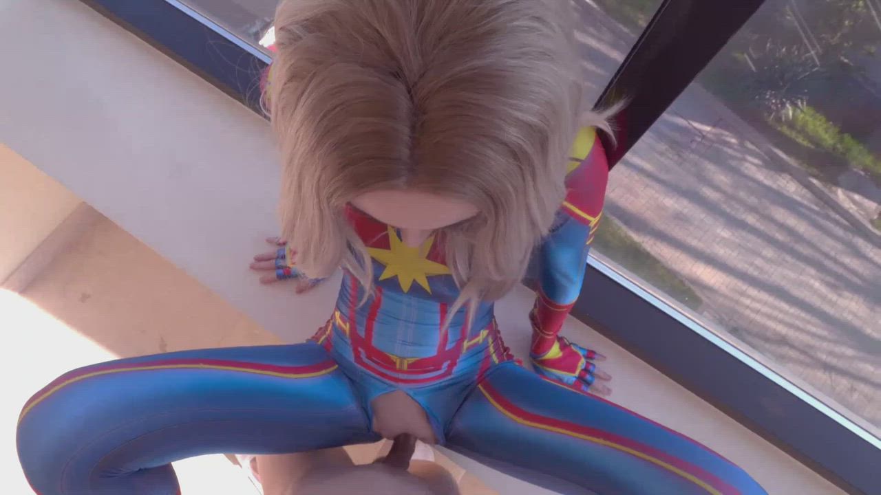 Sexy Captain Marvel : video clip