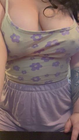 Would you cum thinking about your cock between my tits? : video clip