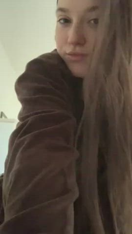 I hope you like my looks enought so that i can ride on your cock like this : video clip