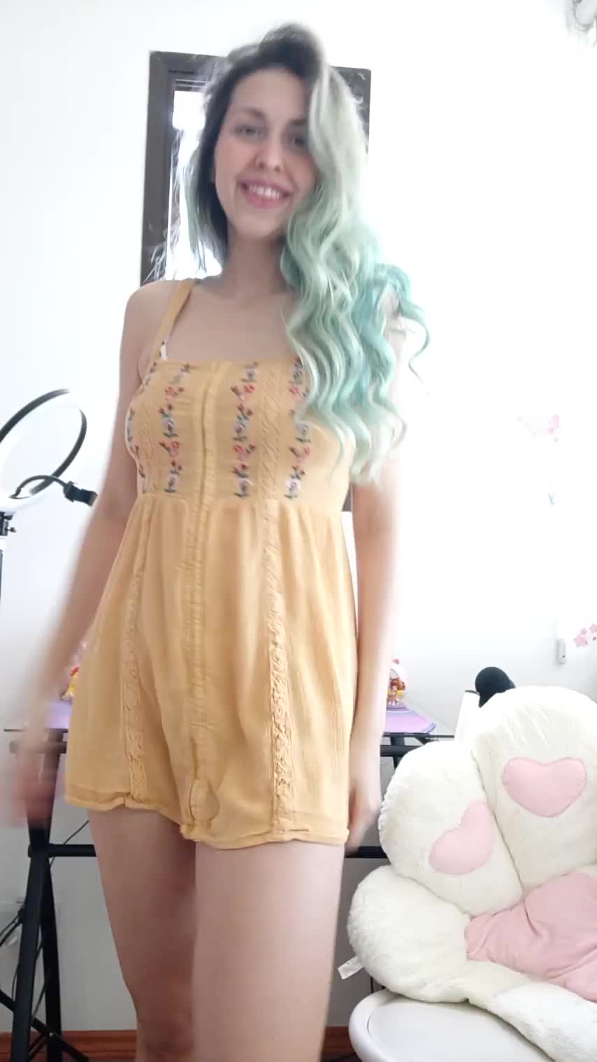 Do you like a cute little girl? 🤭 : video clip