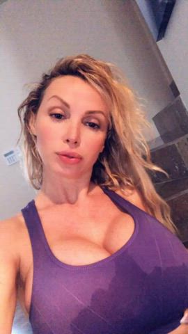 Nikki Benz reveal : video clip