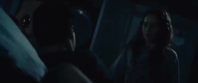 Imagine Emilia Clarke waking you up to take care of your morning wood : video clip