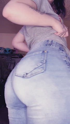 what's under those jeans : video clip