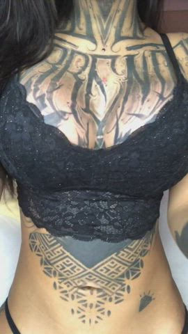 I kept my lingeries on cus I want you to take 'em off : video clip