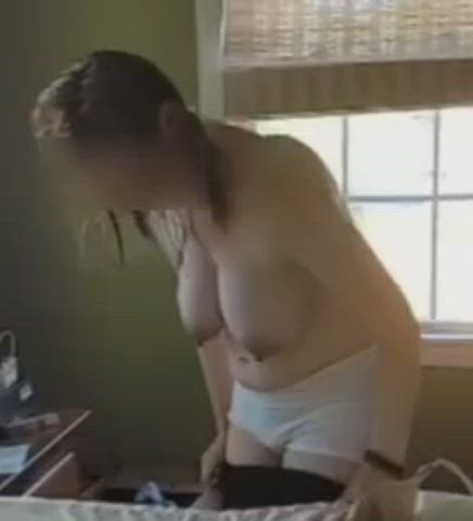 My 32G wife getting ready : video clip