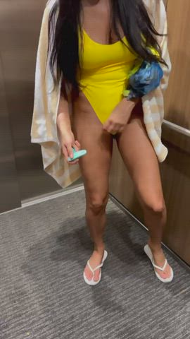I want someone to control vibrating panties on me in public 😍 : video clip