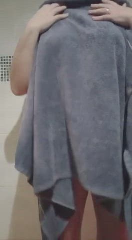 Are you spying me in the bathroom?? : video clip