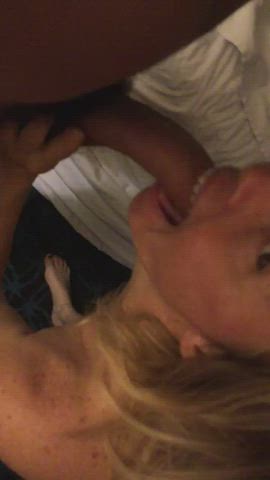 Sensual head from a happy milf : video clip