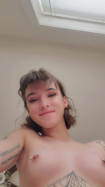 I'm small, so sitting on your face shouldn't be a problem : video clip
