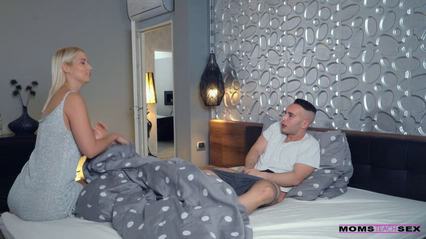 Stepsons Sticky Socks : video clip