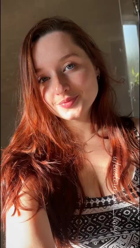 The view is always great under my dress : video clip