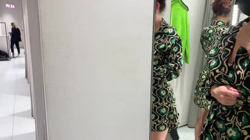 Gone shopping [GIF] : video clip