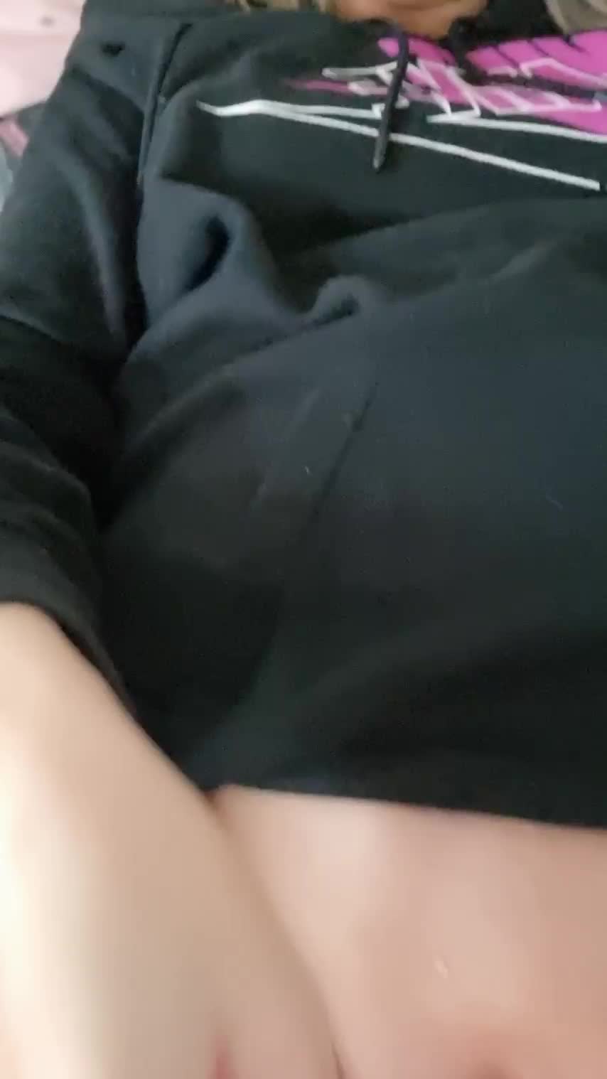 My milf pussy is juicy and tastes amazing! : video clip