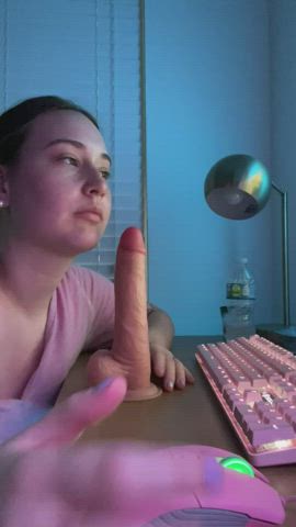 My little mouth is stuffed : video clip