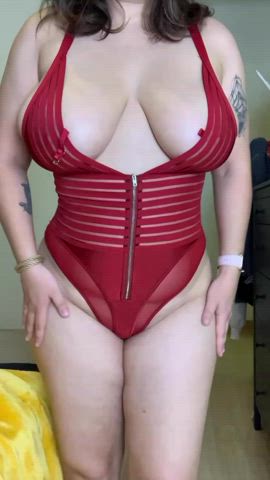 Oops didn't plan on showing you my tits, but since one already slipped out... : video clip
