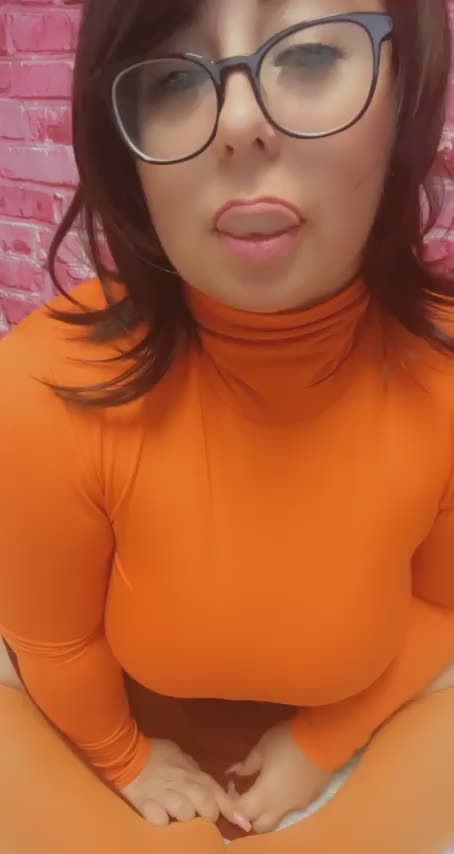 Is she pretty? : video clip