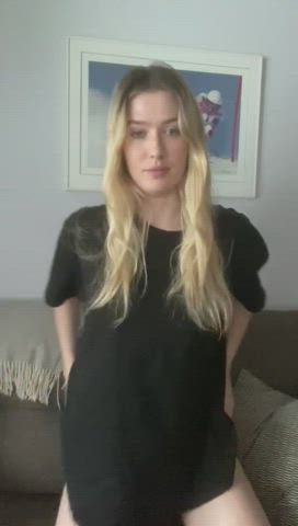 How fast I get naked when you bring pizza! : video clip