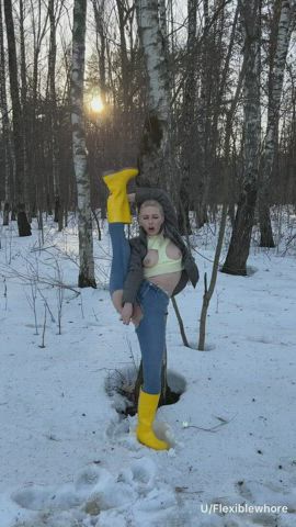 Spring makes me very horny, i go to the forest to masturbate every day😋 : video clip