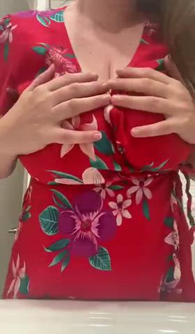 I love knowing other men wanna fuck me even though I’m married, it’s so hot! : video clip