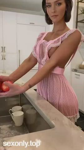 Apples and Peanut Butter : video clip